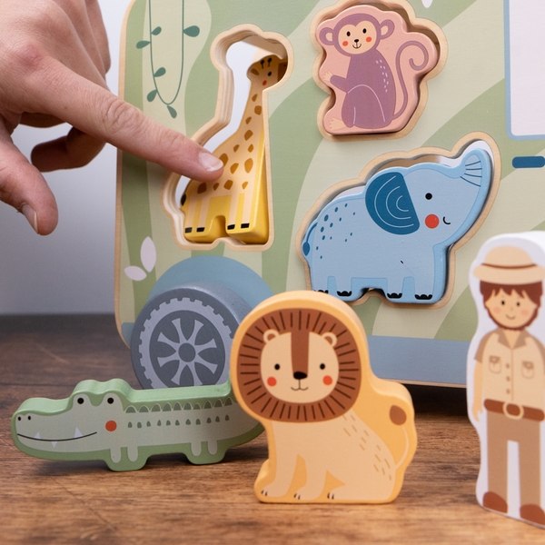 Safari-Jeep aus Holz