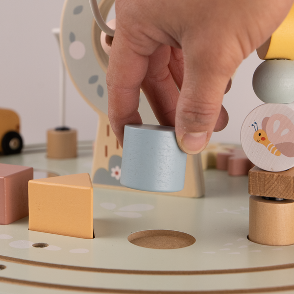 Kinder-Spieltisch mit Eisenbahn